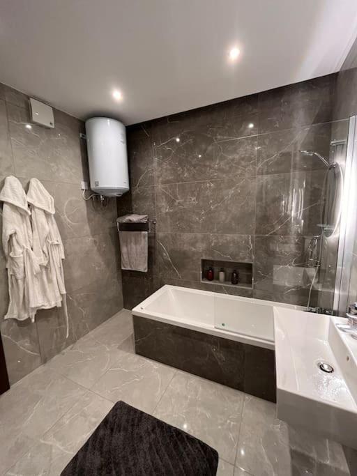 3 Bedroom Seaside Luxury Accommodation - Sleeps 8 St. Paul's Bay Exteriér fotografie