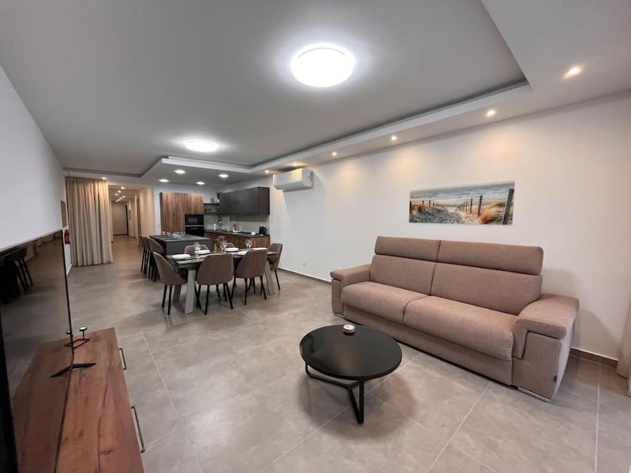3 Bedroom Seaside Luxury Accommodation - Sleeps 8 St. Paul's Bay Exteriér fotografie