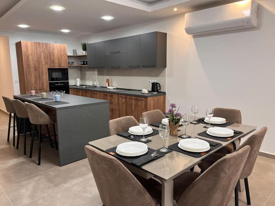 3 Bedroom Seaside Luxury Accommodation - Sleeps 8 St. Paul's Bay Exteriér fotografie